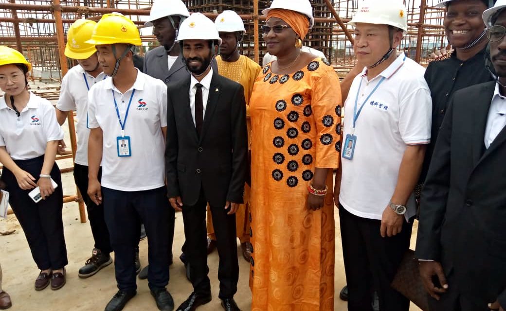 Mahmoud Seid Ali visite le stade de Mandjafa en construction