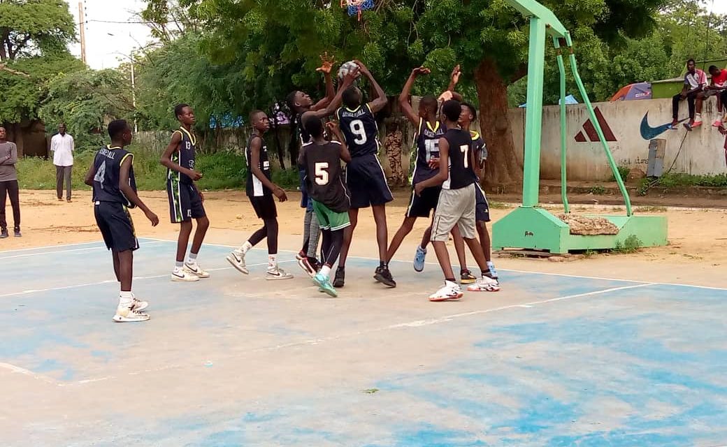 Basketball : 6e édition du championnat des écoles de basketball de N’Djamena 2022-2023 Le club de Don Bosco bat Gassi par 24 paniers contre 16.