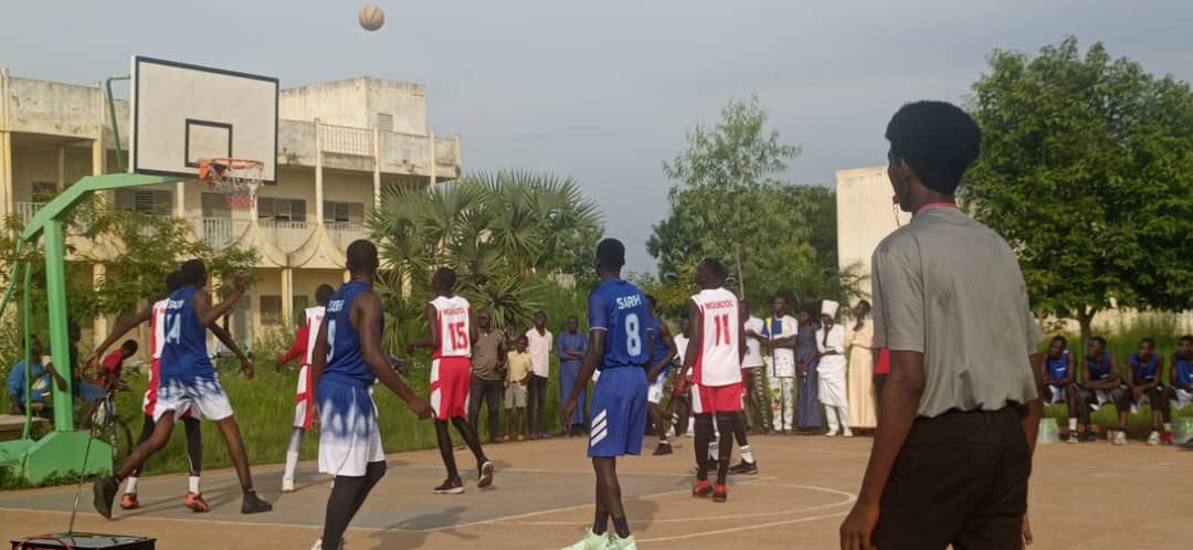 Basketball: Un match amical de basket a opposé l’équipe de Moundou à celle de Sarh ce vendredi 11 Aout 2023 au plateau du Lycée de Djarabé.