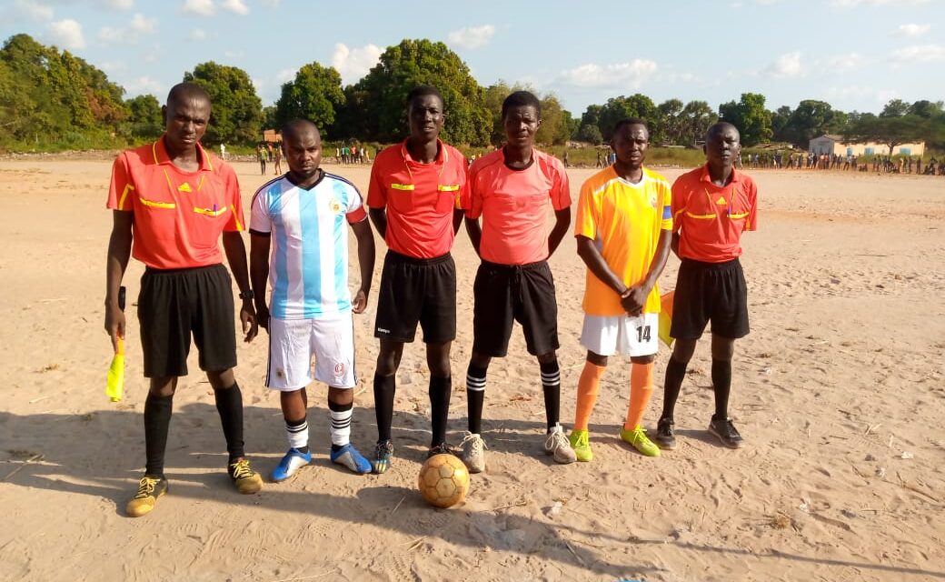 Football : l’équipe As clando de koumra a battu le club As 5e Avenir sur un score de 3 buts à 0 lors de la finale du championnat d’été au terrain municipal du Mandoul.