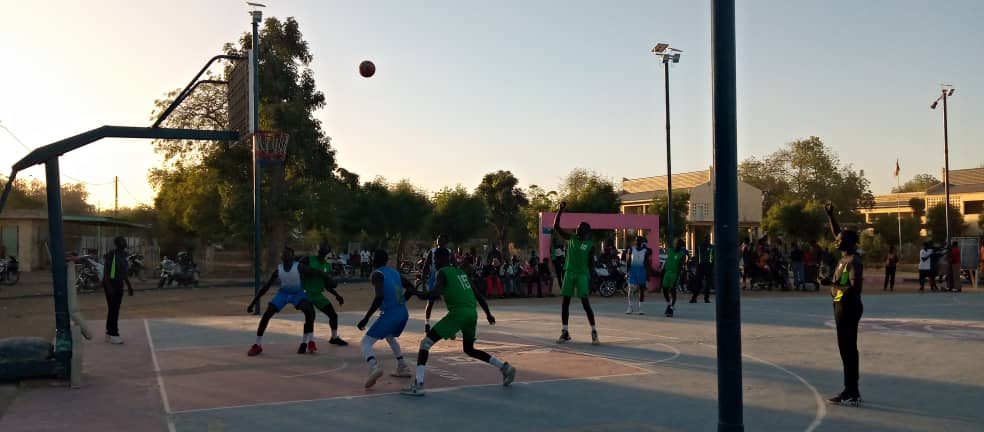 Basket: Bourgeon basketball écrase Harlem City.