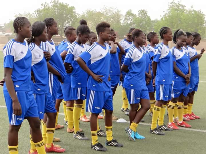 Football : le championnat féminin en pleine saison de pluie.