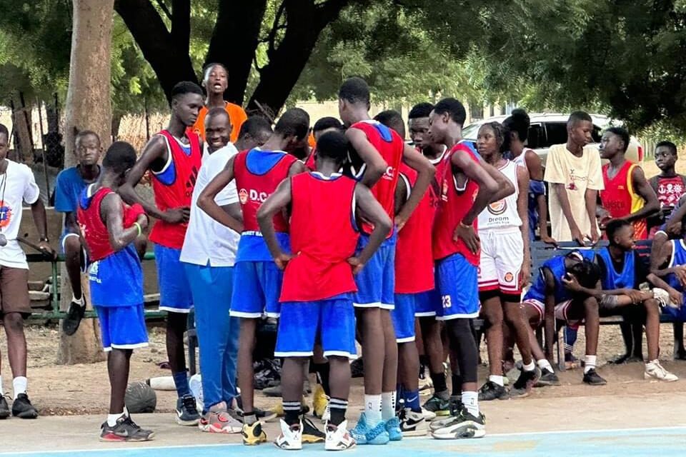 Basketball : Le Dream Come True a commencé ce 14 juin 2024 ses activités physiques et  techniques au terrain du lycée Sacré-Coeur.