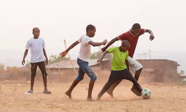 Football : La saison pluvieuse, un calvaire pour le football de rue.