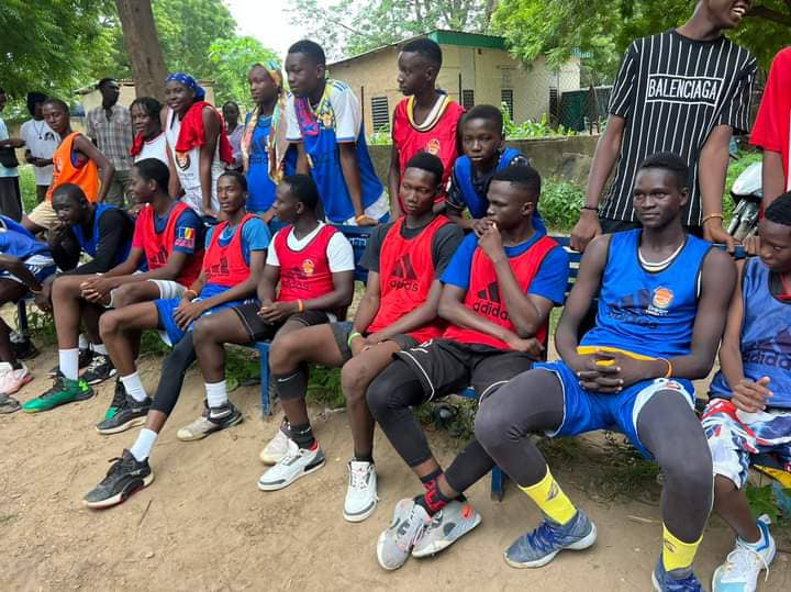 Basketball : le DCT a organisé un match amical hier au Lycée du Sacré-Cœur.