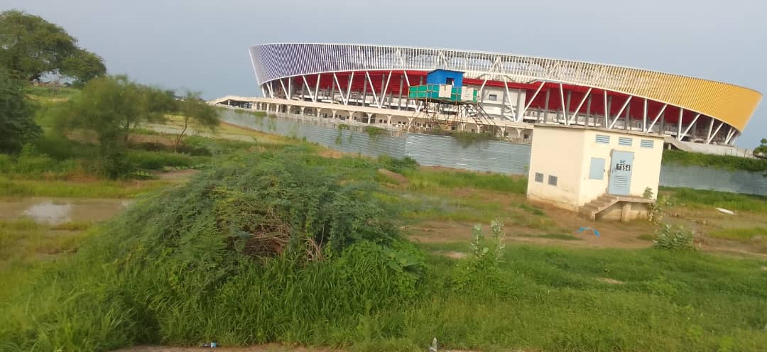 Sport : les enjeux des alentours du nouveau stade de Mandjafa en construction.