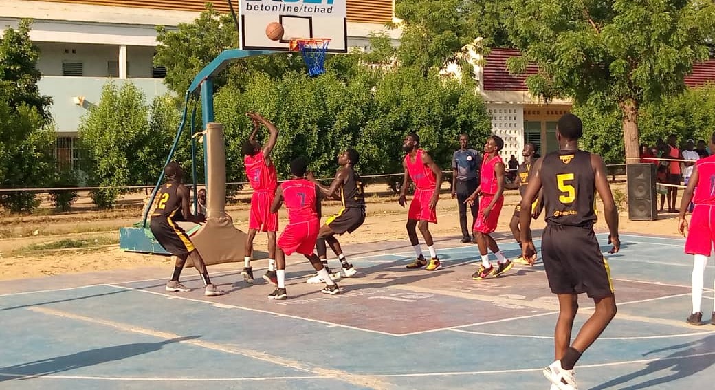 Basketball/ Black Cab écarte difficilement warriors club