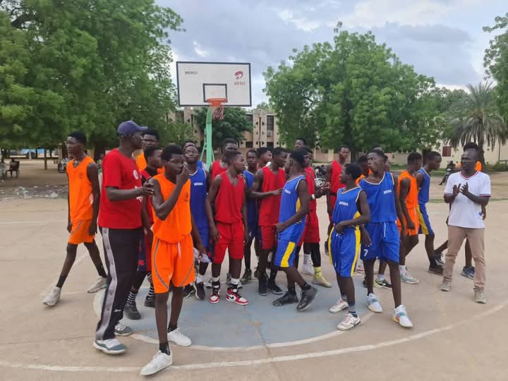 Basketball match amical:  l&rsquo;équipe junior de bourgeon basketball bat la nouvelle école de basketball de walia.