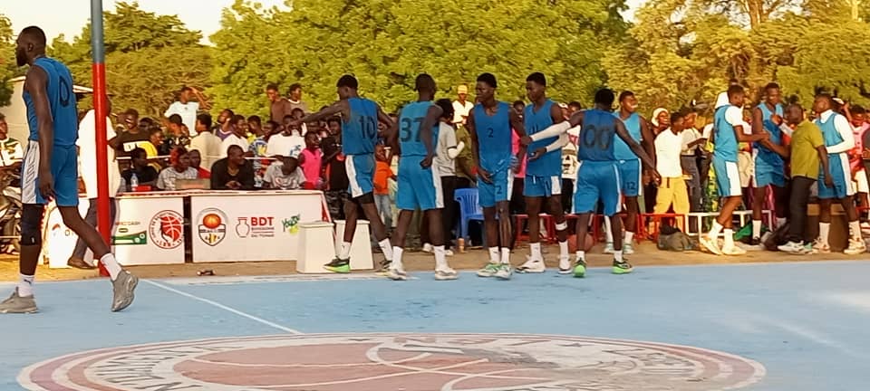Basketball play off:  les hommes d&rsquo;amtoukoui ont fait vibrer le plateau du lycée Félix Eboué.