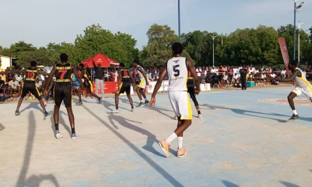 Basketball play-off : Black Cab suave son honneur avant de quitter la compétition.