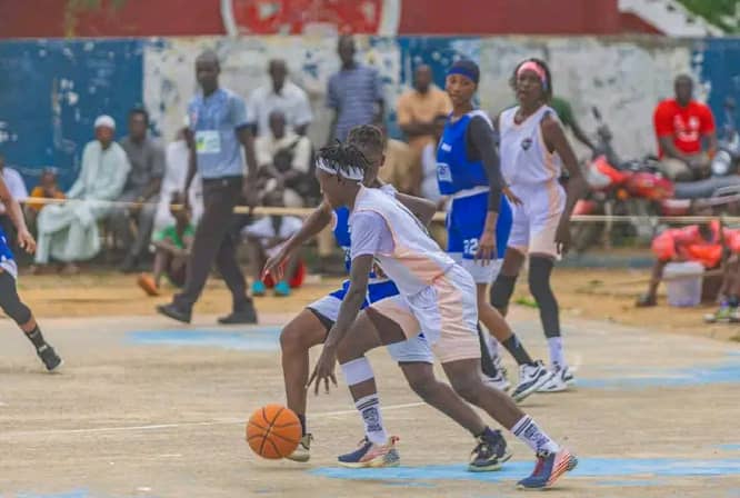 Basketball play-off dames : les strong girls ont regagné bourgeon basketball en finale.