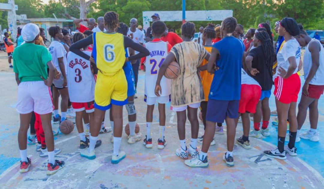 Basketball de Ndjamena :  les basketteuses et basketteurs de Ndjamena ont bénéficié d&rsquo;un camp.
